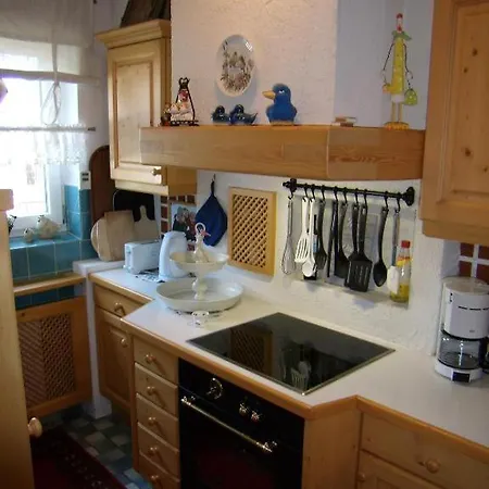 Haus Barrett By Monicare