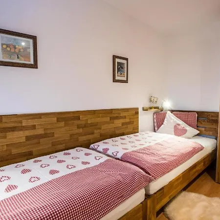 Semesterbostad Haus Barrett By Monicare Seefeld in Tirol