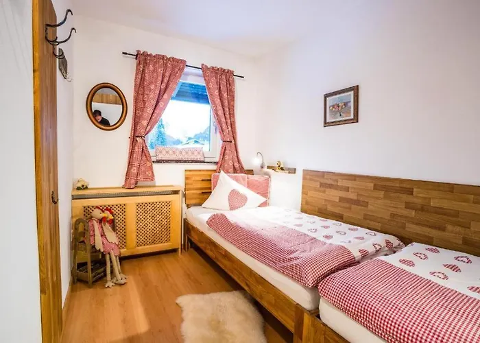 Haus Barrett By Monicare