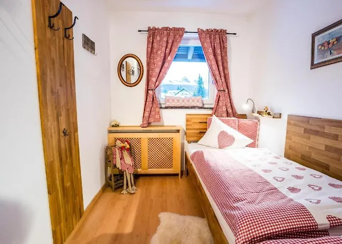 Haus Barrett By Monicare *